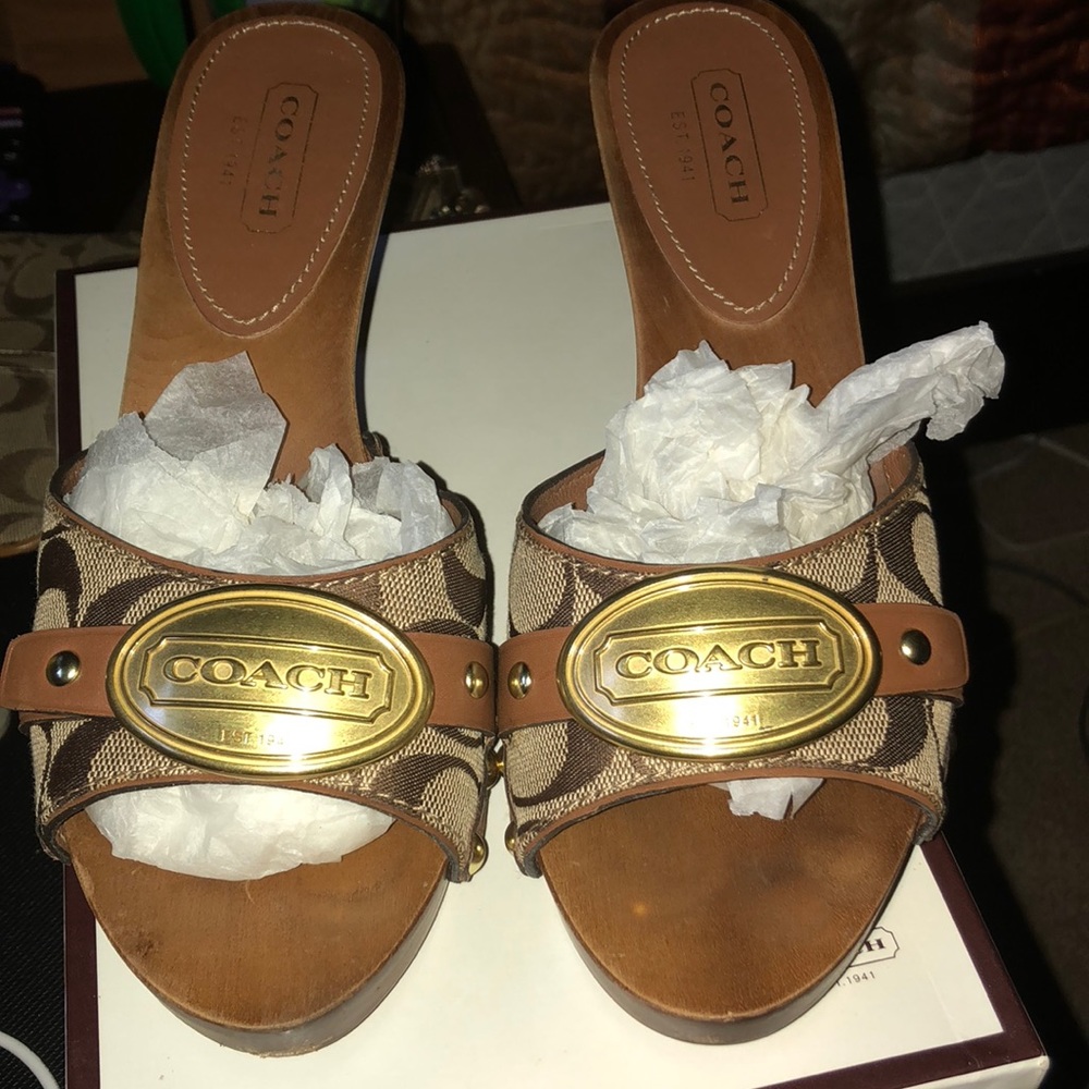 Coach Addisyn sandals 👡 in good condition!!